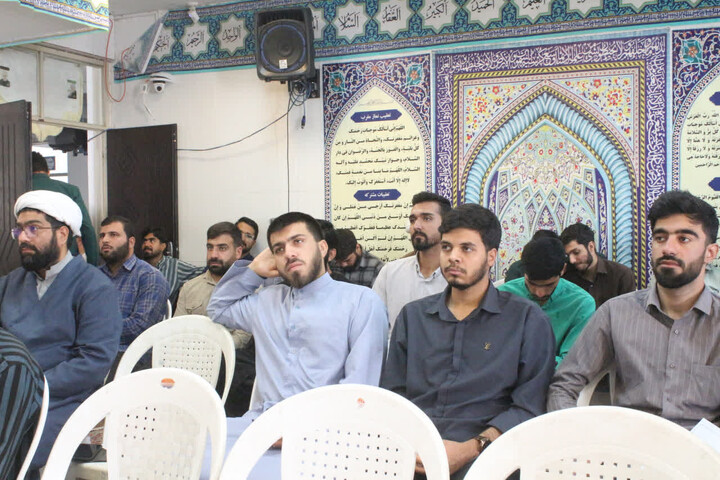 تصاویر/ پنجاهمین جلسه از سلسله‌ جلسات شرحی بر احادیث کتاب اصول کافی در مدرسه علمیه امام مهدی (عج) کرمان