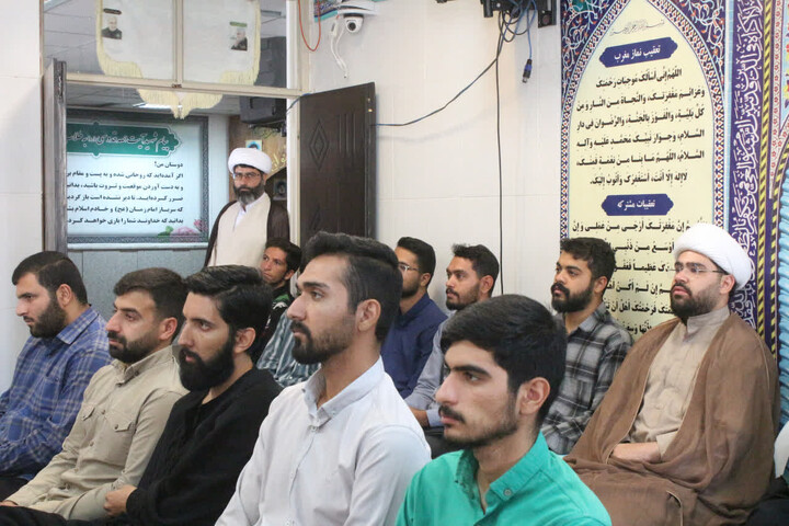 تصاویر/ پنجاهمین جلسه از سلسله‌ جلسات شرحی بر احادیث کتاب اصول کافی در مدرسه علمیه امام مهدی (عج) کرمان