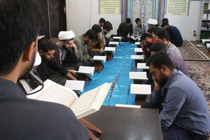 تصاویر/ برگزاری محفل انس با قرآن در مدرسه علمیه امام مهدی (عج) کرمان