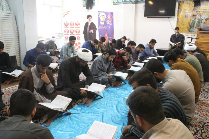تصاویر/ برگزاری محفل انس با قرآن در مدرسه علمیه امام مهدی (عج) کرمان