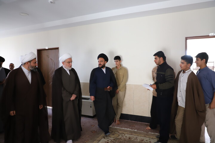 تصاویر/بازدیدنماینده ولی فقیه از مدرسه علمیه خاتم الانبیاء سنندج