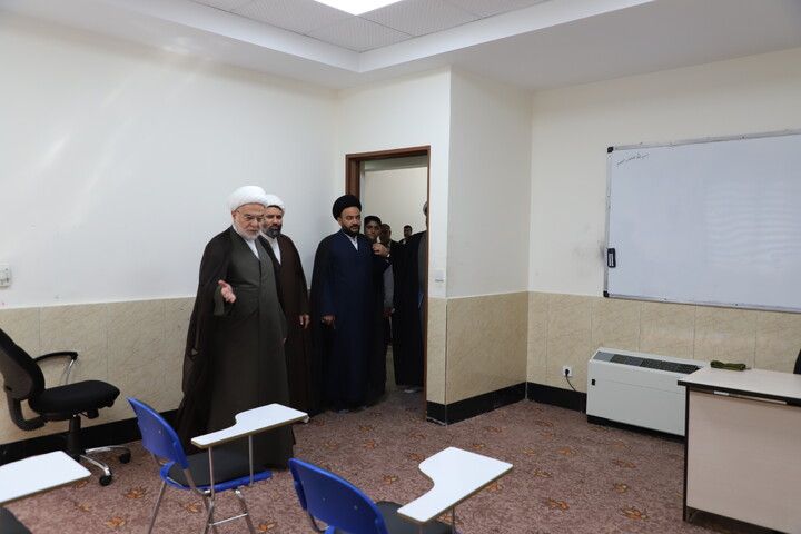 تصاویر/بازدیدنماینده ولی فقیه از مدرسه علمیه خاتم الانبیاء سنندج