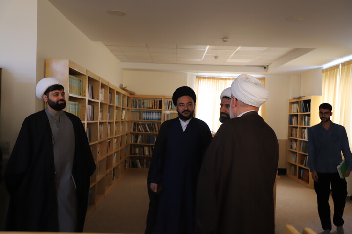 تصاویر/بازدیدنماینده ولی فقیه از مدرسه علمیه خاتم الانبیاء سنندج