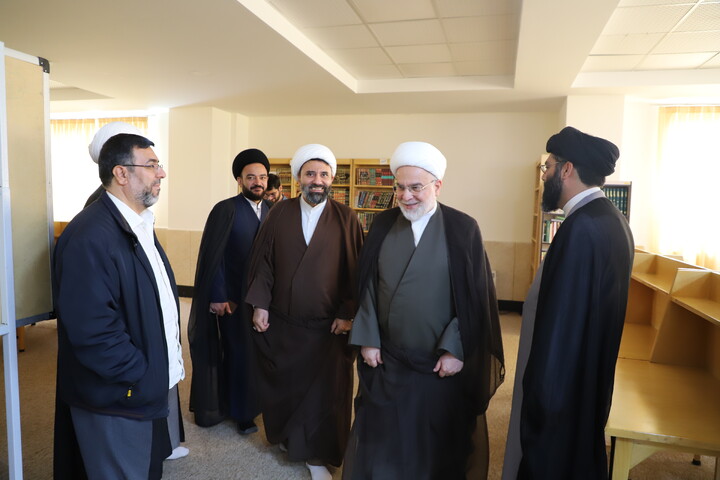 تصاویر/بازدیدنماینده ولی فقیه از مدرسه علمیه خاتم الانبیاء سنندج