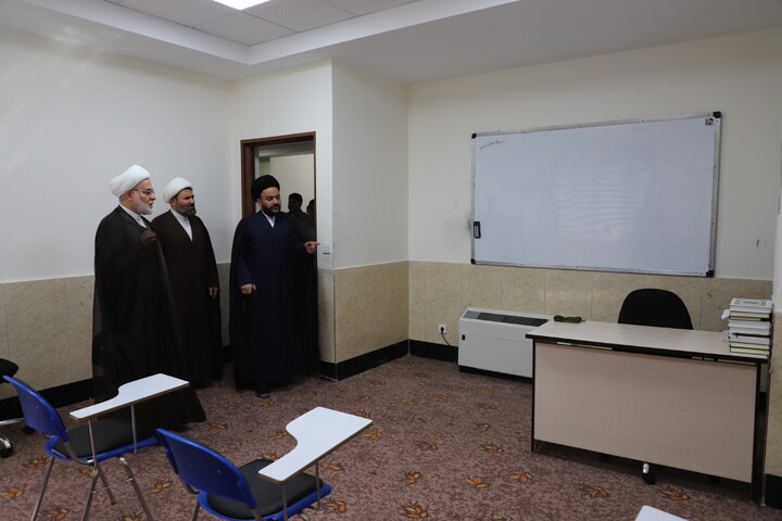 تصاویر/بازدیدنماینده ولی فقیه از مدرسه علمیه خاتم الانبیاء سنندج