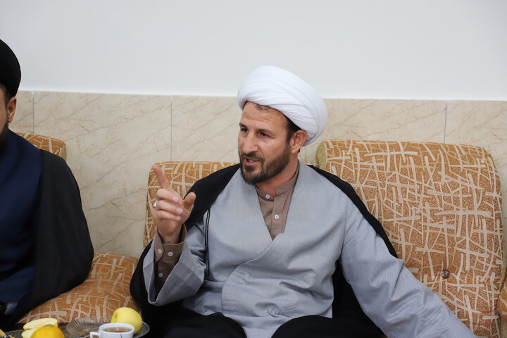 تصاویر /جلسه نماینده ولی فقیه در استان کردستان با کارد و اساتید حوزه علمیه خاتم الانبیاء سنندج