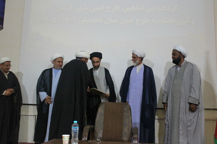 تصاویر/گردهمایی مبلغین طرح امین شهرستان کرمان و افتتاحیه طرح امین سال تحصیلی ۱۴۰۶_۱۴۰۵