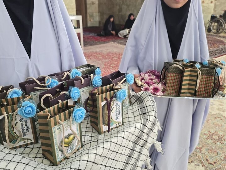 تصاویر/ برپایی نمایشگاه اسوه با حضور امام جمعه شهرستان ساوه