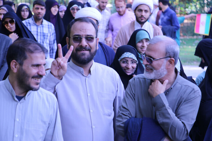 تصاویر|همایش بزرگ پیاده روی خانوادگی طلاب و روحانیون اصفهان
