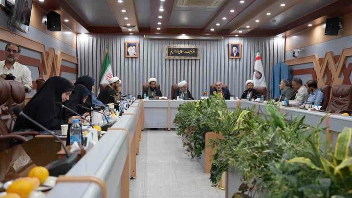 گزارش تصویری/ رونمایی از پوستر همایش ملی «مسائل الهیاتی حکمرانی در ایران» در قم