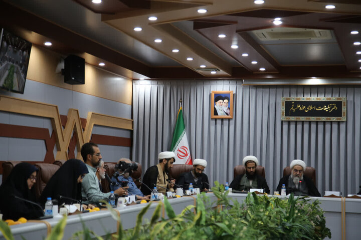 گزارش تصویری/ رونمایی از پوستر همایش ملی «مسائل الهیاتی حکمرانی در ایران» در قم