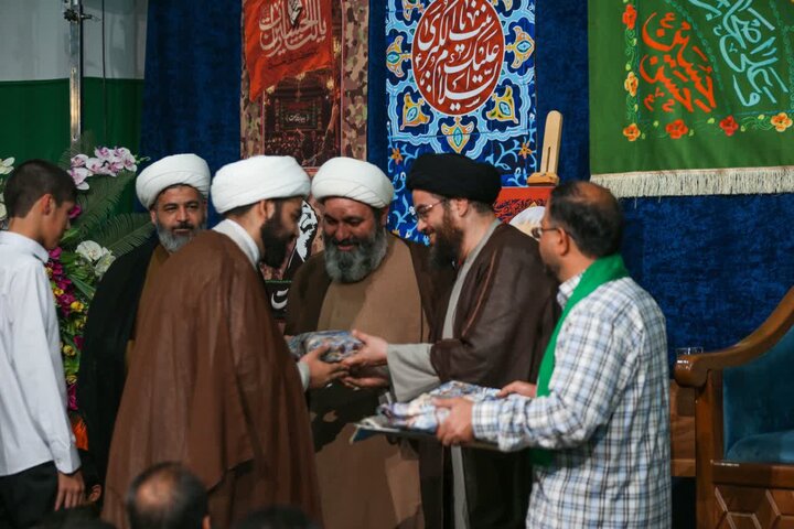 تصاویر/ تجلیل از طلاب ملبّس به لباس روحانیت و طلاب جدیدالورود در یزد