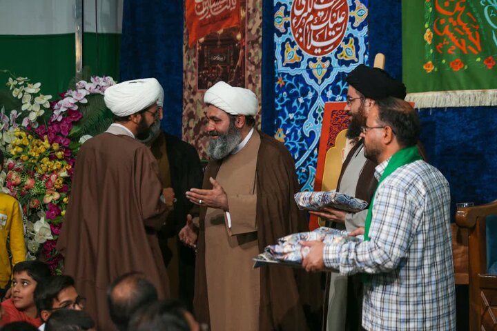 تصاویر/ تجلیل از طلاب ملبّس به لباس روحانیت و طلاب جدیدالورود در یزد