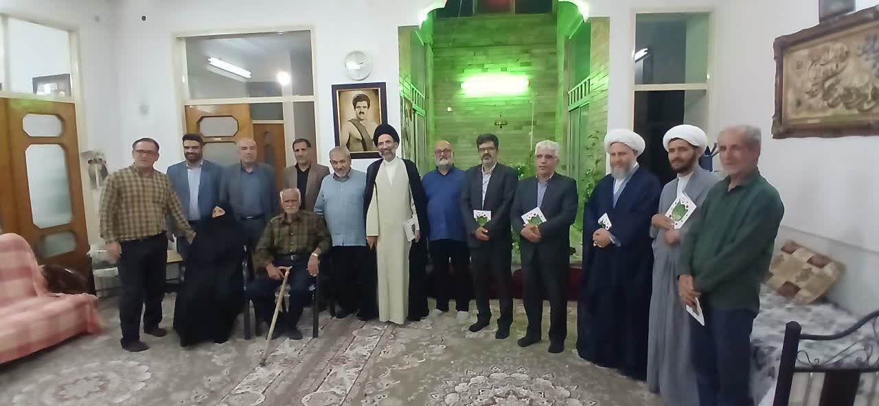 دیدار نماینده ولی‌فقیه در کاشان با تعدادی از خانواده‌های شهدا + عکس