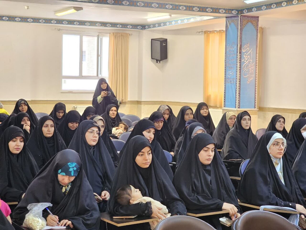 مقایسه با دیگران در فضای مجازی؛ عاملی برای سلب آرامش روانی