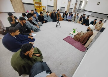 تصاویر/ نشست طلاب مدرسه علمیه المهدی(عج) با مسئولان قضایی آران و بیدگل