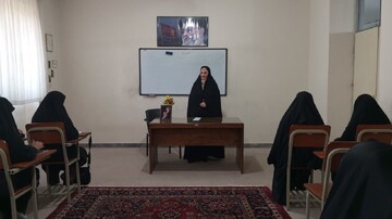 طلبگی، مسیری برای شناخت دین و خدمت به مردم است