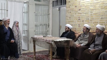 تصاویر/ دیدار رئیس مرکز خدمات حوزه های علمیه کشور با خانواده طلبه شهید حسین خرمیان