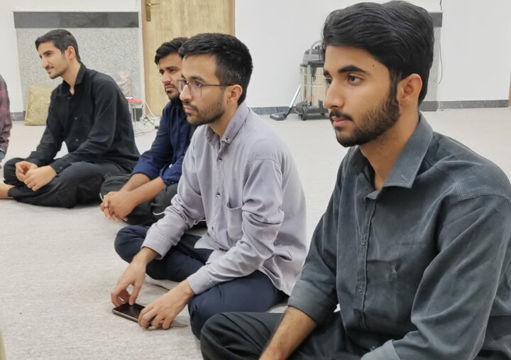 تصاویر/ نشست طلاب مدرسه علمیه المهدی(عج) با قاضی دادسرای آران و بیدگل