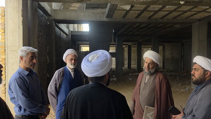 تصاویر/ بازدید رئیس مرکز خدمات حوزه های علمیه از پروژه ساختمان اداری مرکز خدمات استان سمنان