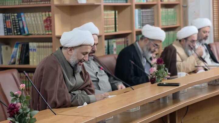 تصاویر/ دیدار مدیران نهادهای حوزوی استان سمنان با رئیس مرکز خدمات حوزه‌های علمیه کشور