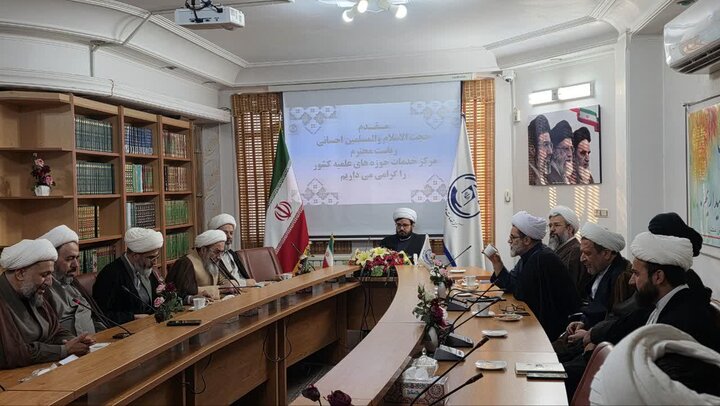 تصاویر/ دیدار مدیران نهادهای حوزوی استان سمنان با رئیس مرکز خدمات حوزه‌های علمیه کشور
