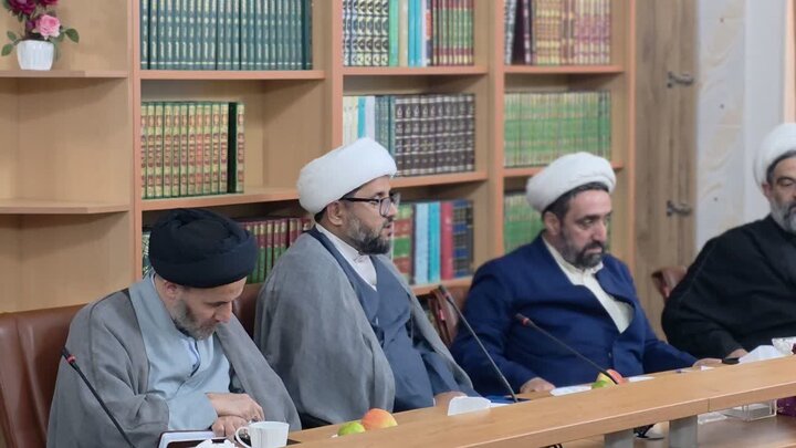 تصاویر/ رئیس مرکز خدمات حوزه‌های علمیه در دیدار جمعی از مدیران ، اساتید و طلاب و روحانیون جهادی برادر و خواهر استان سمنان