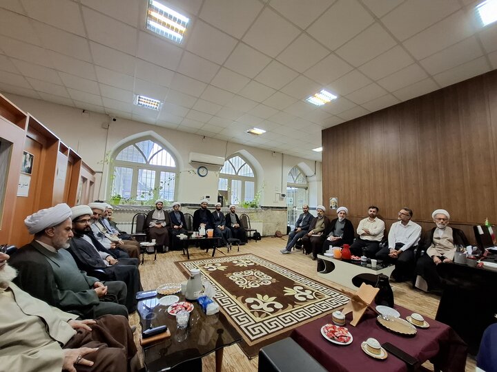تصاویر/ نشست مدیر و معاونین حوزه علمیه استان گیلان با مدرسه علمیه مهدویه رشت