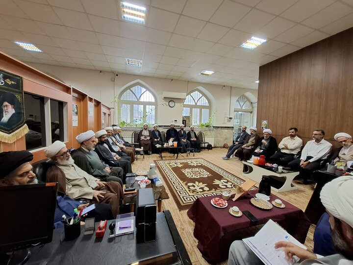 تصاویر/ نشست مدیر و معاونین حوزه علمیه استان گیلان با مدرسه علمیه مهدویه رشت
