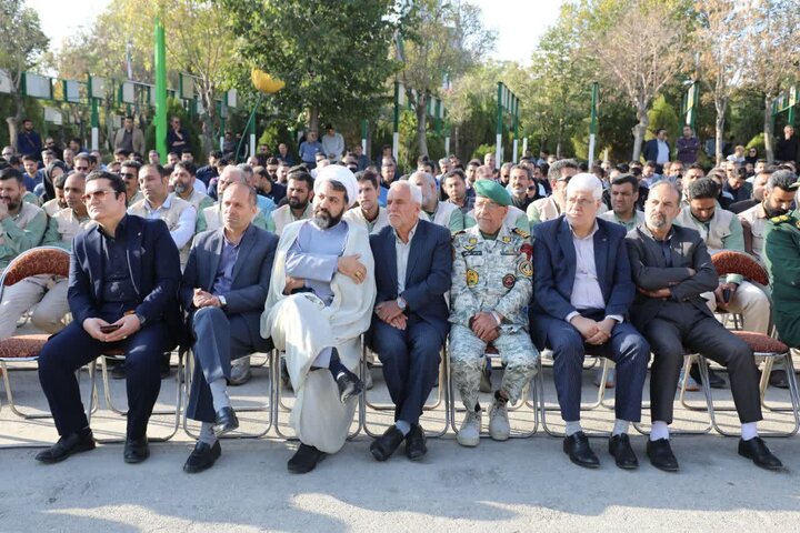 تصاویر/آغاز برنامه های گرامیداشت روز ملی اراک با گلباران مزار مطهر شهدا