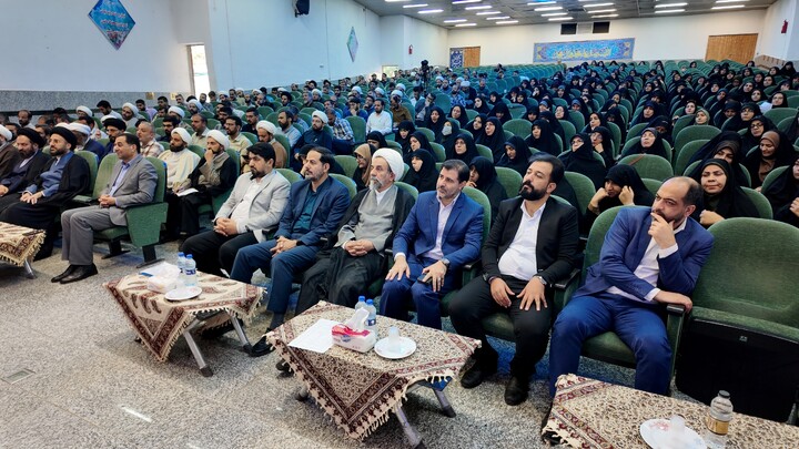 تصاویر|گردهمایی طلاب و روحانیون شاغل در آموزش‌وپرورش اصفهان