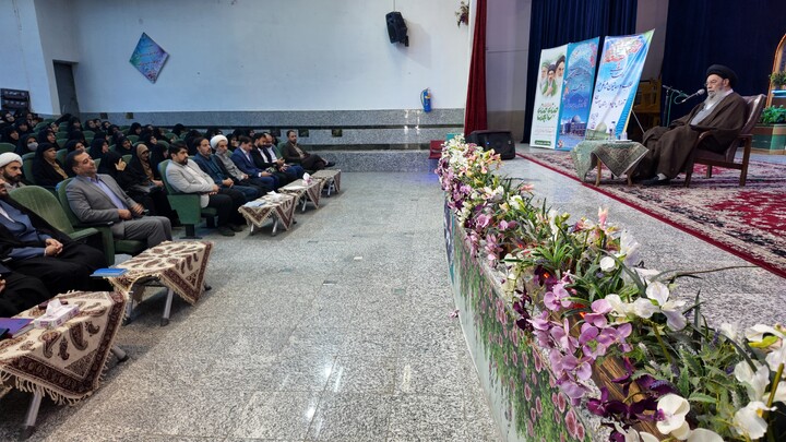 تصاویر|گردهمایی طلاب و روحانیون شاغل در آموزش‌وپرورش اصفهان