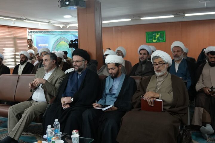 تصاویر/ نشست معاونین بین الملل استانی حوزه های علمیه با رئیس مرکز ترجمه و نشر معارف اسلامی
