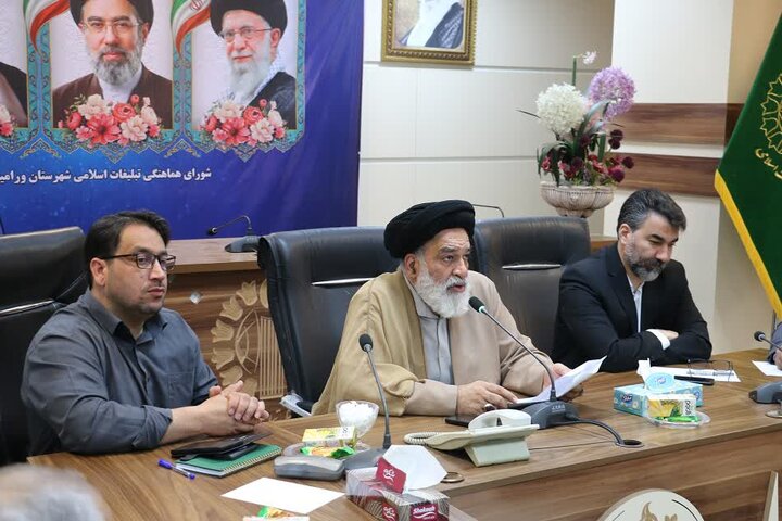 تصاویر/ برگزاری جلسه ستاد بزرگداشت یوم‌الله ۱۳ آبان در ورامین