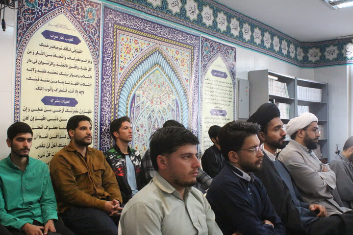 تصاویر/ سی‌ و دومین جلسه از سلسله جلسات شرح صحیفه سجادیه در مدرسه علمیه امام مهدی (عج) کرمان