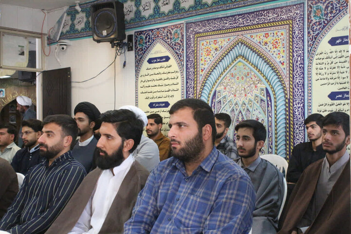 تصاویر/ سی‌ و دومین جلسه از سلسله جلسات شرح صحیفه سجادیه در مدرسه علمیه امام مهدی (عج) کرمان