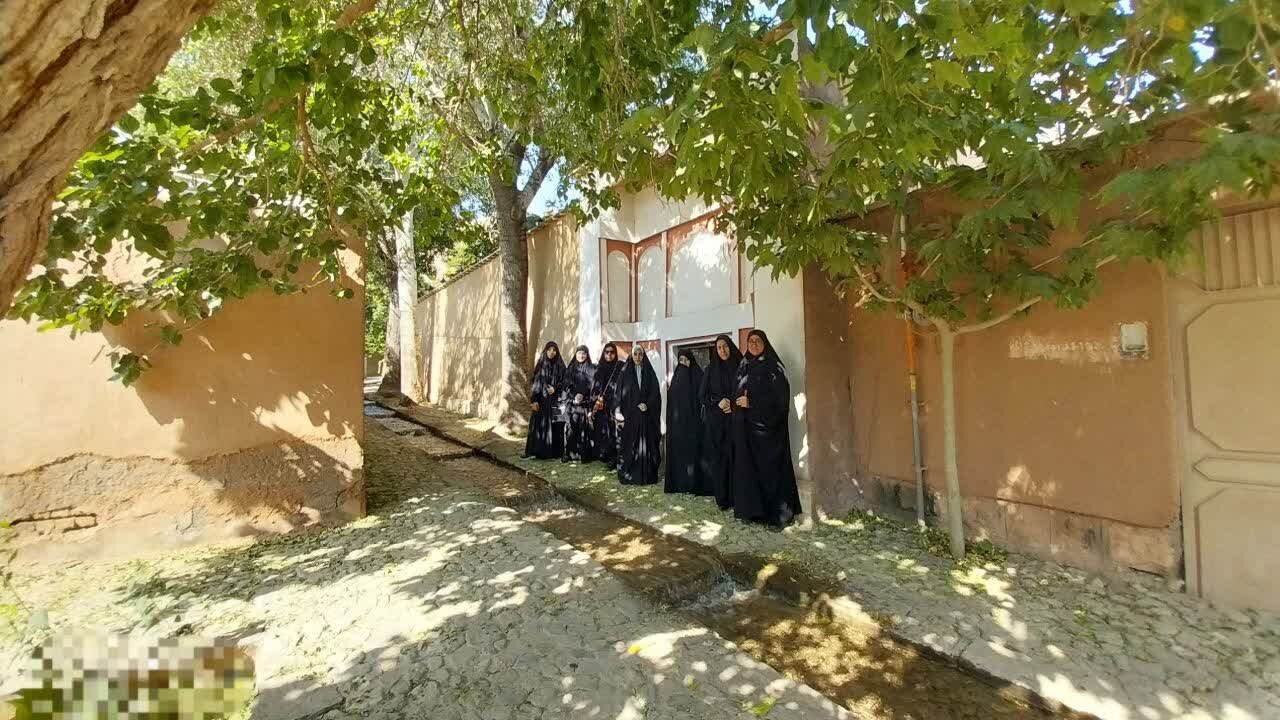 تصاویر/ طلاب جدیدالورود مدرسه فاطمیه مهدیشهر به زیارت امامزاده قاسم بن موسی فرزند امام کاظم علیه السلام
