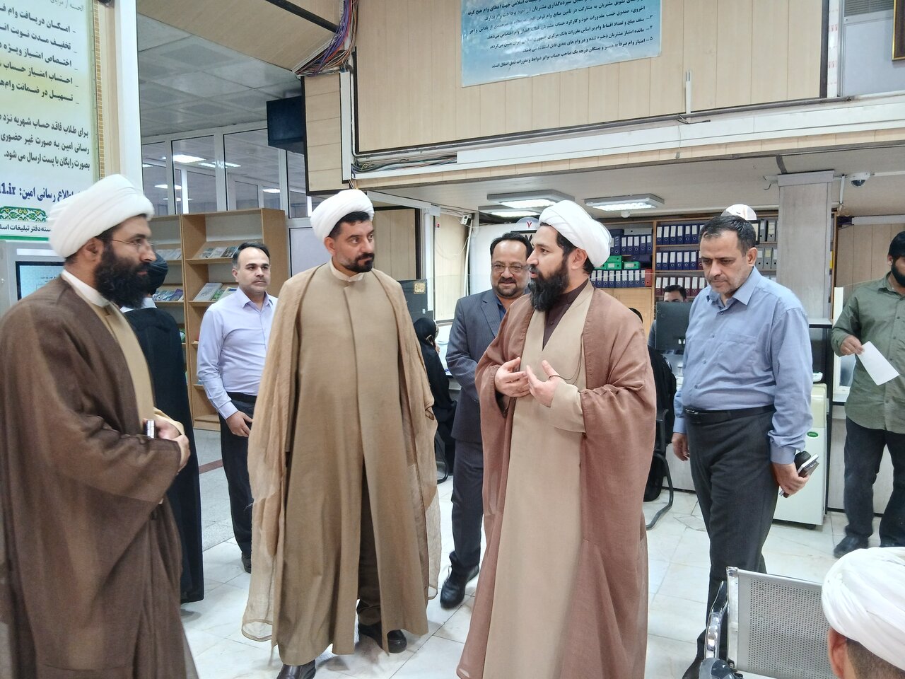 مشاور رئیس مجلس بر تقویت صندوق قرض‌الحسنه دفتر تبلیغات تاکید کرد