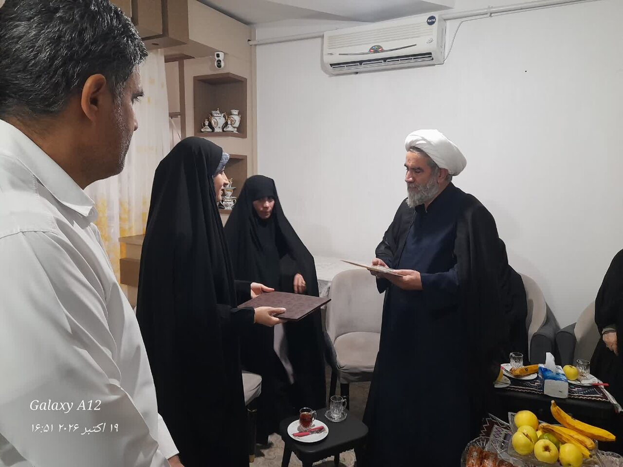طلبه استعداد برتر عرصه تحصیل و پژوهش حوزه علمیه خواهران قزوین تجلیل شد