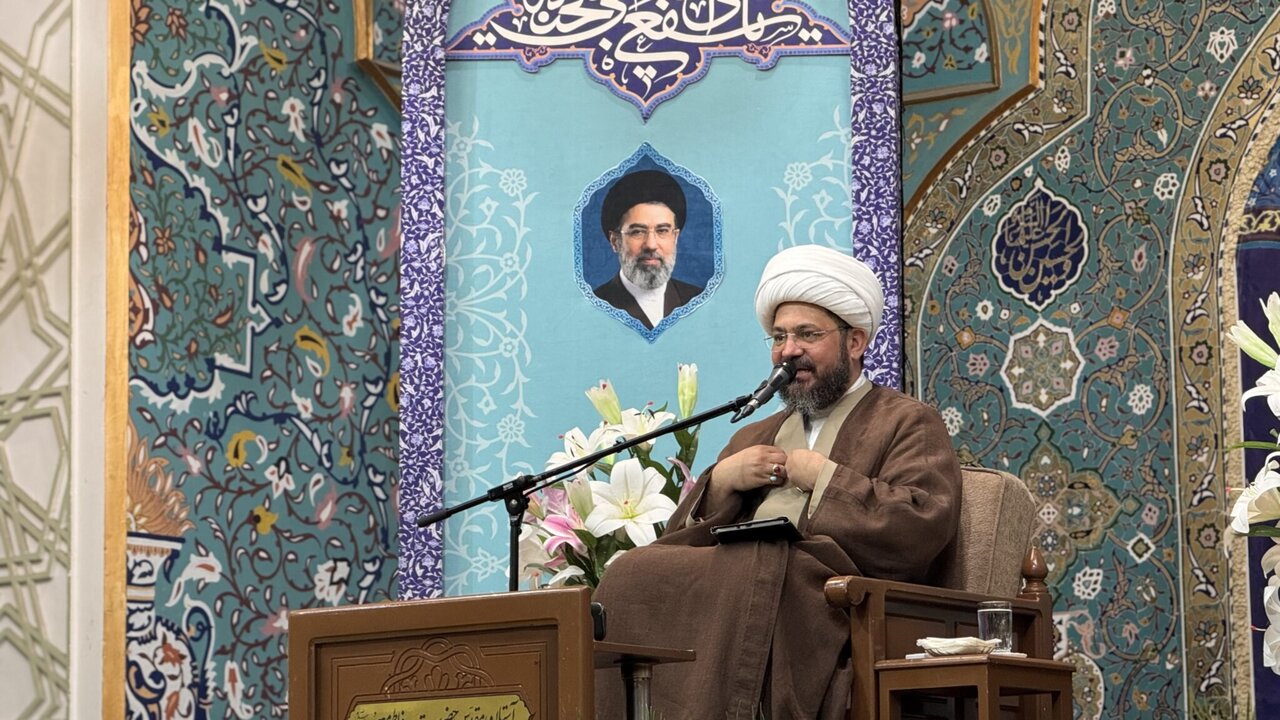 سبک زندگی حضرت زهرا(س) در زندگی فردی، خانوادگی و اجتماعی ما جاری باشد