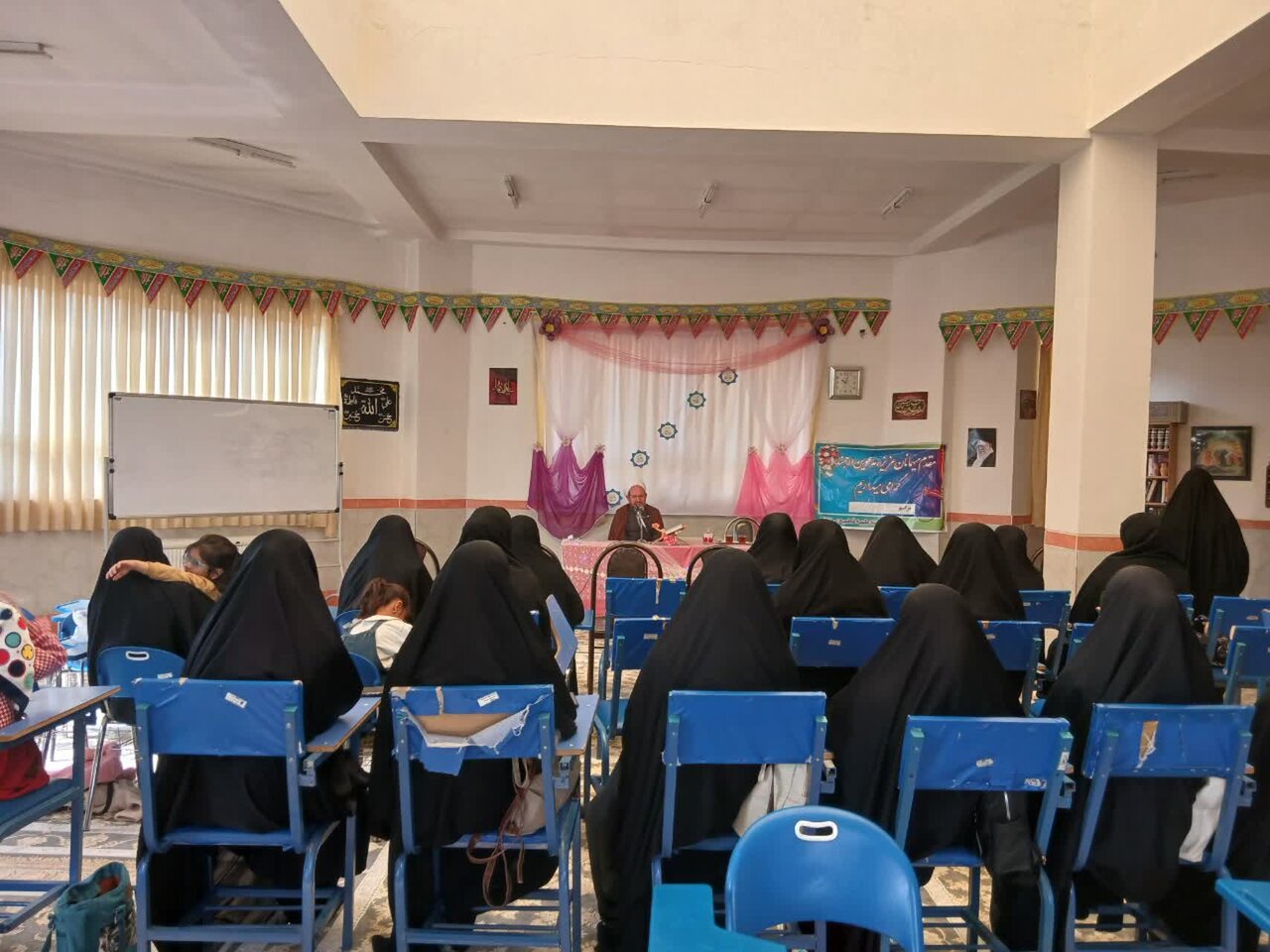 طلبگی شغل نیست، سبک زندگی است