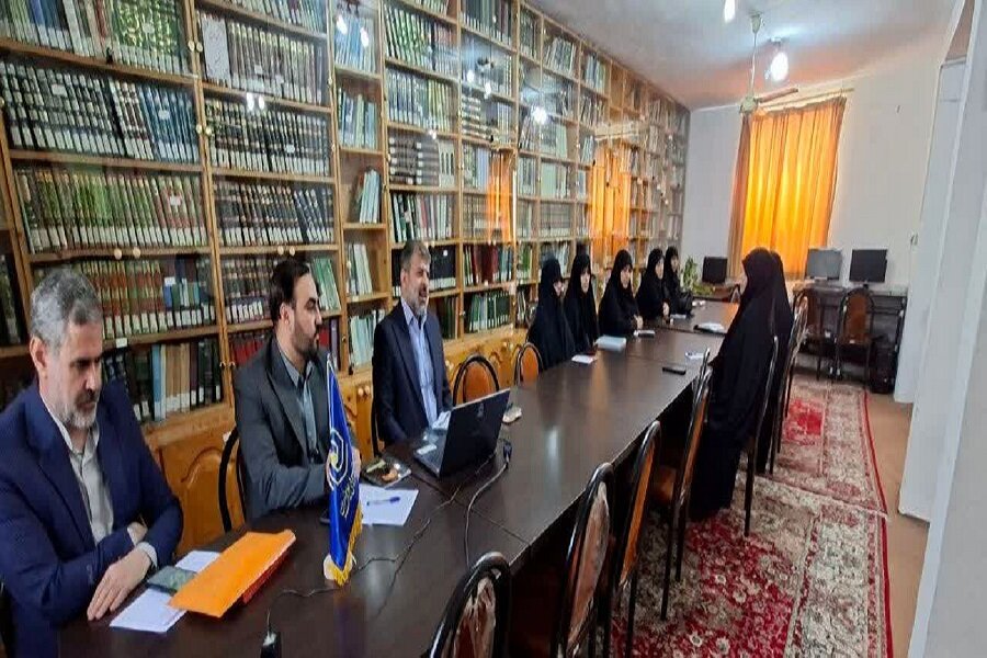 لزوم استمرار انتشار نشریات علمی و توانمندسازی پژوهشی طلاب خواهر مازندران