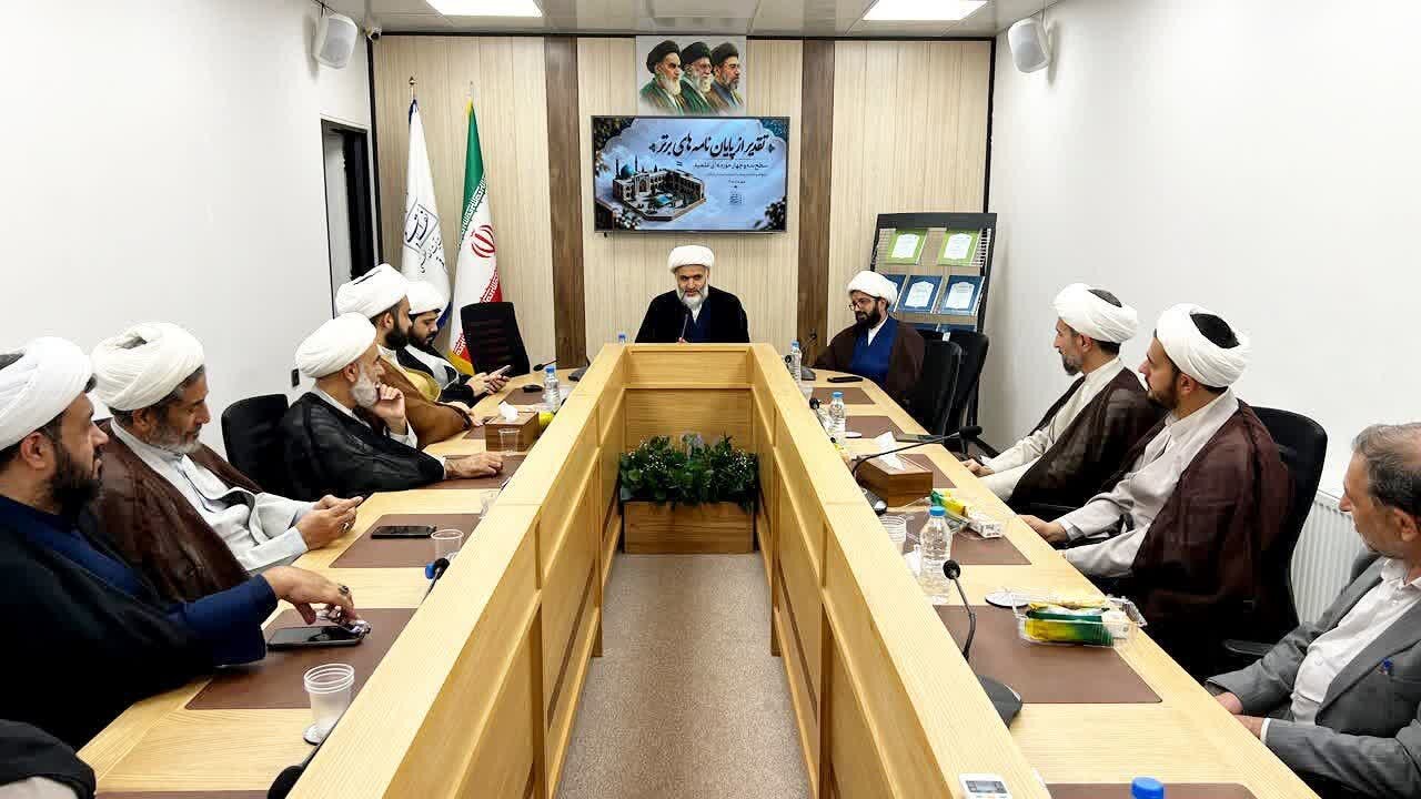 تقدیر از پایان‌نامه‌های برتر حوزوی با محور اندیشه امامان انقلاب