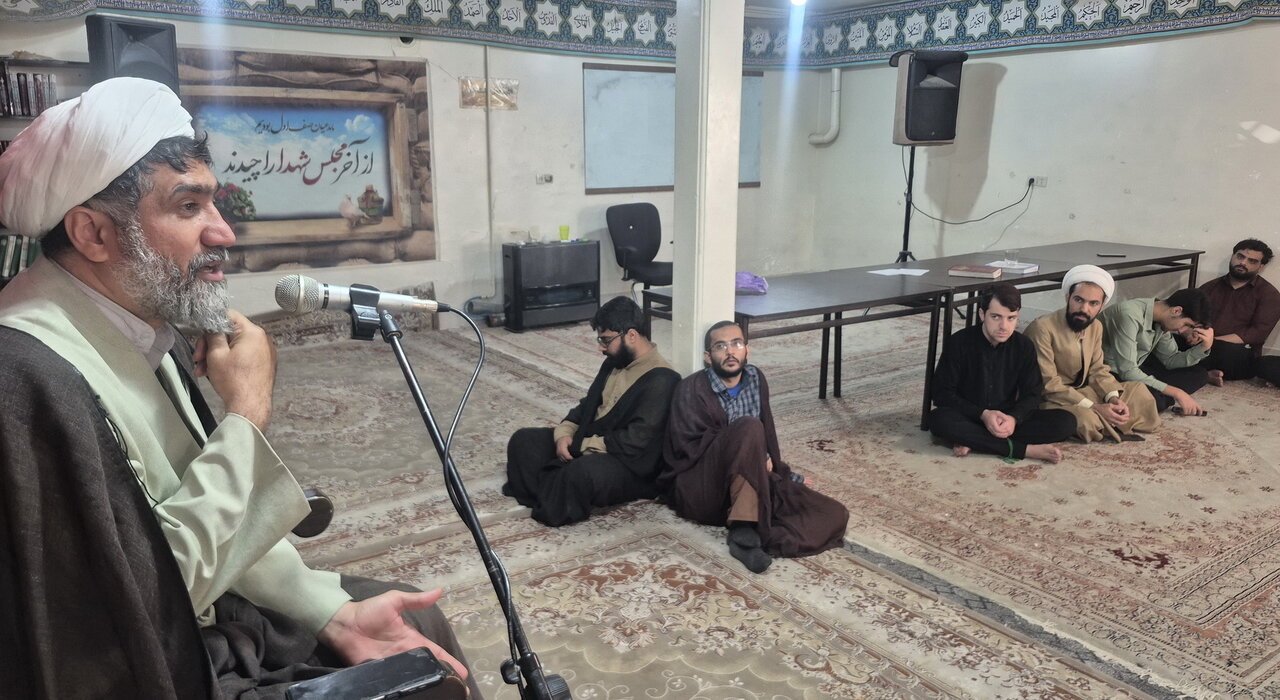 عالمان دینی در برابر استکبار مقاومت و ایستادگی می‌کنند