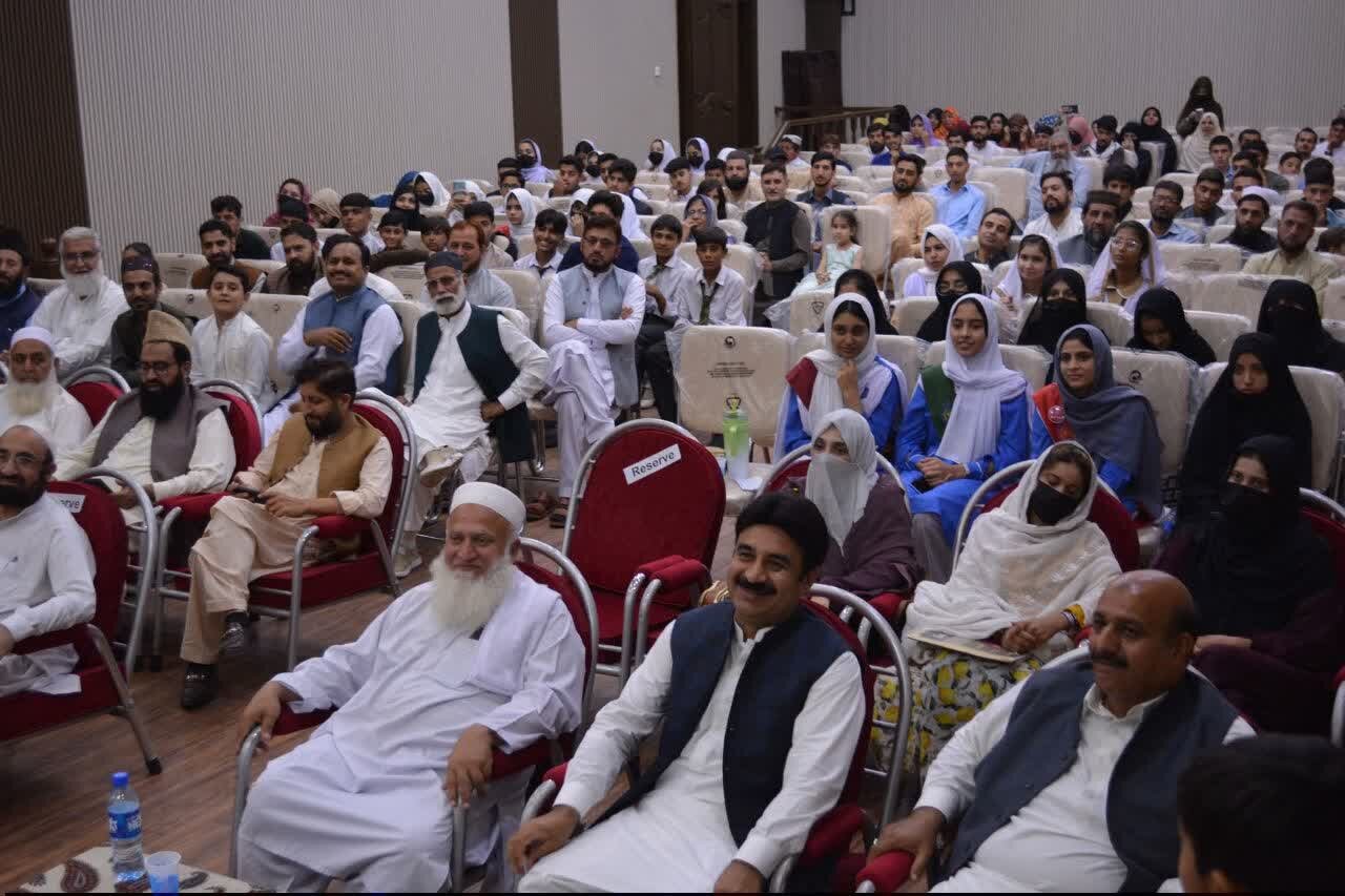 خانۂ فرہنگ ایران پشاور پاکستان میں مظلوموں کی حمایت اور مزاحمت کے موضوع پر صوبائی انٹر سکول تقریری مقابلے کا انعقاد؛ طلبہ وطالبات کی بھرپور شرکت