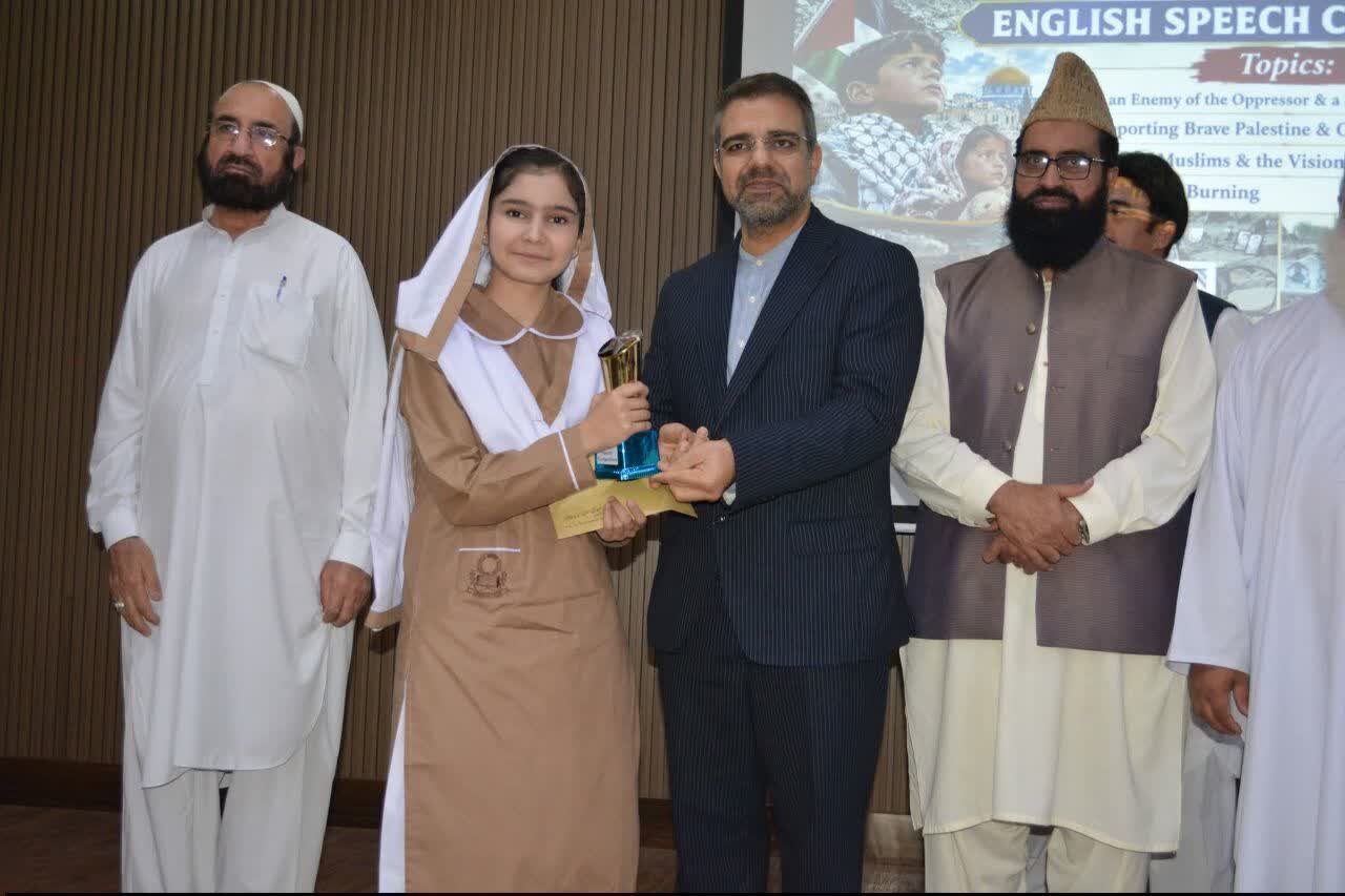 خانۂ فرہنگ ایران پشاور پاکستان میں مظلوموں کی حمایت اور مزاحمت کے موضوع پر صوبائی انٹر سکول تقریری مقابلے کا انعقاد؛ طلبہ وطالبات کی بھرپور شرکت