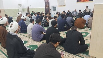 روحانیون باید الگوی عملی مردم باشند