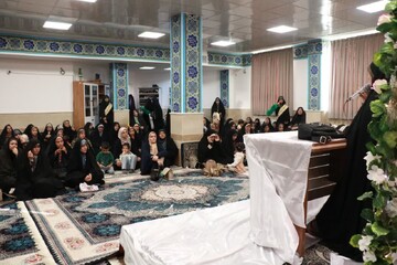 تصاویر/ جشن میلاد حضرت زینب(س) و روز پرستار ویژه بانوان شهر سیرجان در مدرسه علمیه نرجسیه