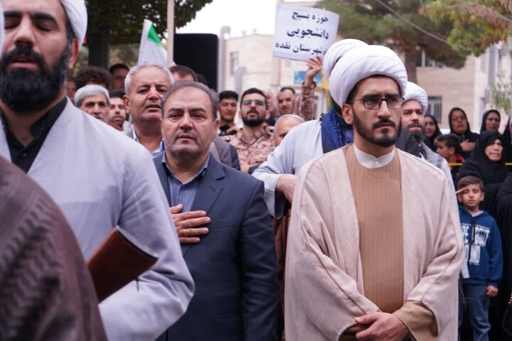 تصاویر/ حضور پررنگ روحانیون و  طلاب مدرسه علمیه امام صادق علیه‌السلام نقده در رزمایش جان‌فدایان ایران
