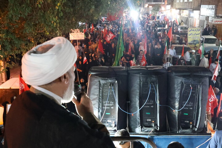 تصاویر/ حضور معاون تبلیغ و امور فرهنگی حوزه‌های علمیه در اجتماع شبانه شهرکرد